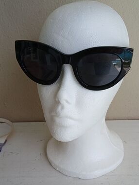 Eleventh Hour X Lauren Sorrentino “Out of office” Black Sunglasses